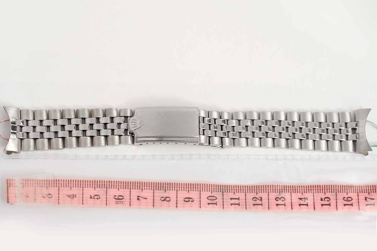 Folded 2025 jubilee bracelet